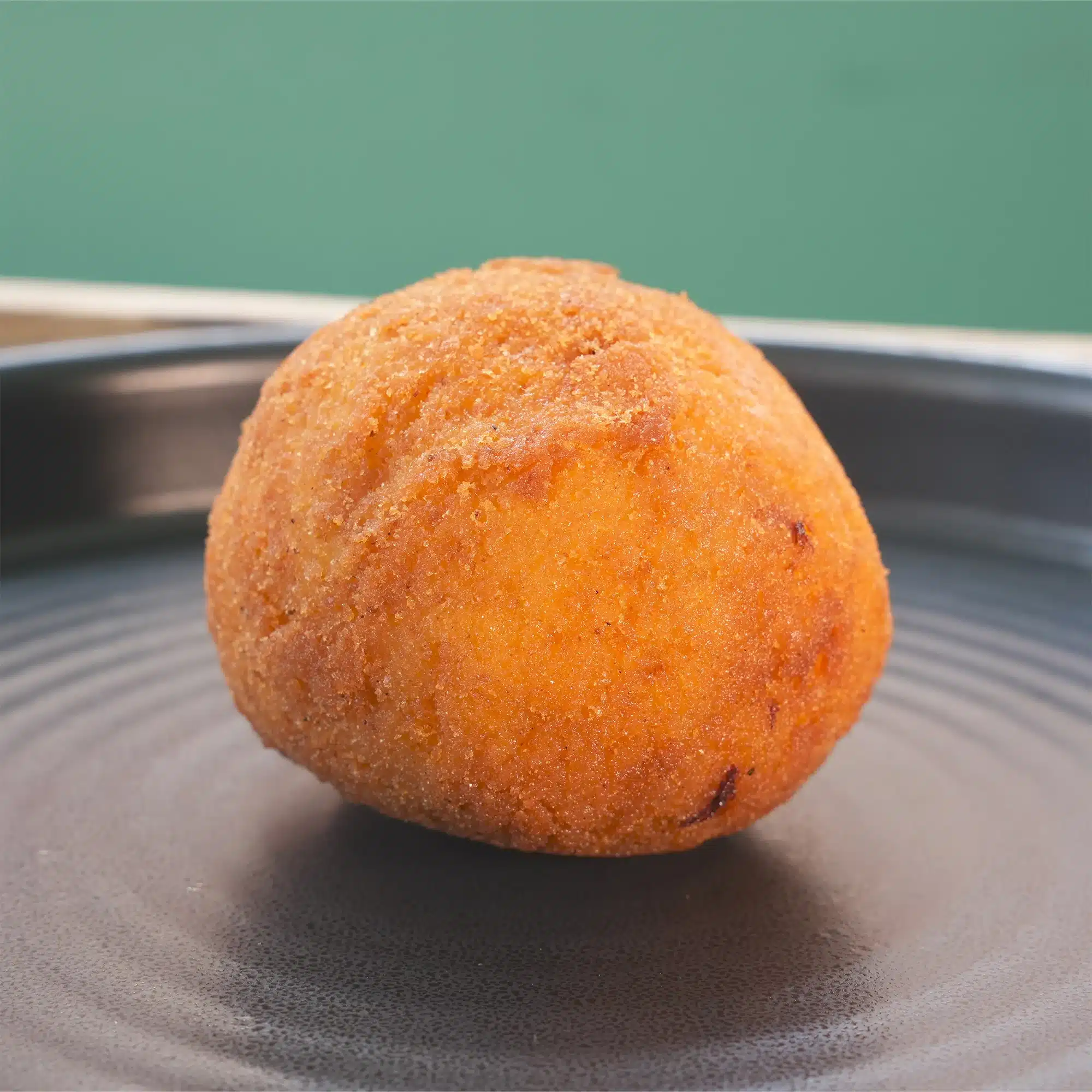 Arancino siciliano al ragù intero, panatura dorata | Braceriadeigoti